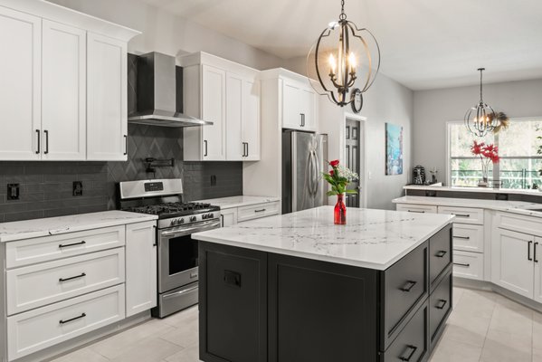 Black and White Kitchen - Beautiful kitchen remodel in Palm Harbor, Fl. Black and White Kitchen - Beautiful kitchen remodel in Palm Harbor, Fl.