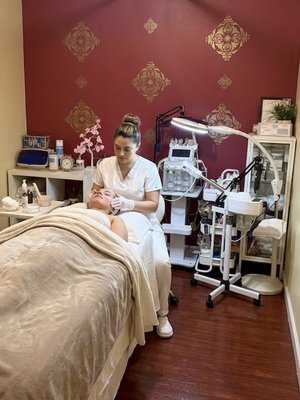 Facial Treatment - Rejuvenate your skin with our refreshing facial treatments. Look and feel your best with our professional skincare service. Facial Treatment - Rejuvenate your skin with our refreshing facial treatments. Look and feel your best with our professional skincare service.
