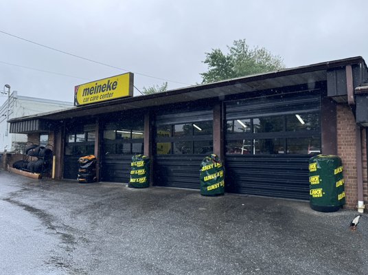 Meineke Ellicott City MD
4 new doors - 4 new AMARR 2402 black with two sections of full view style Meineke Ellicott City MD
4 new doors - 4 new AMARR 2402 black with two sections of full view style