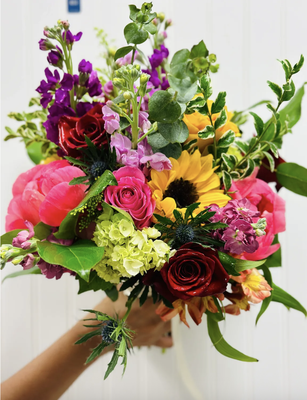 Events and Weddings! - If you’re looking for a wedding florist, you HAVE to choose Mloo Flower!! Malu, the amazing florist behind it all, did an exceptional job with all the flowers for my wedding. From the first day of working with her, she was so accommodating and helpful.