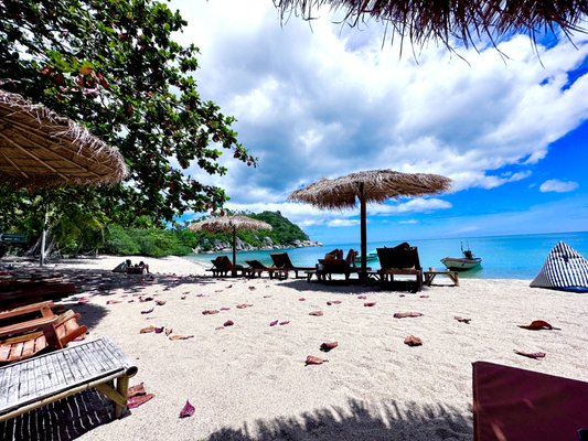 Yoga Retreat Koh Phangan Thailand - Pictures from our yoga retreat in Koh Phangan Thailand. A magical journey to explore the untouched regions of the tropical islands. 

Prepare for a mesmerizing 7-day yoga adventure in the tropical haven of Koh Phangan, Thailand—a journey that fulfills your wildest adventure dreams. Delve into this immersive retreat, promising daily escapades to the finest local gems, where an array of experiences awaits every enthusiast—whether it's the allure of pristine beaches, the enchantment of waterfall adventures, or the excitement of half-day boat explorations. As we venture through this idyllic island renowned for its lively nightlife and stunning coastlines, a blend of serene hideaways and lively revelry unfurls amidst the Gulf of Thailand. 

Koh Phangan is globally recognized for its legendary Full Moon Party, a magnetic force drawing wanderers from across the globe to revel in its unique energy. Amidst this vibrant backdrop, lush jungles, cascading waterfalls, and enriching yoga retreats embrace the island, inviting nature lovers and seekers of spiritual awakening. Be it relaxation or exhilaration that beckons your spirit, Koh Phangan promises an unforgettable, diverse odyssey—a vibrant tapestry of experiences that we can't wait to share with you.