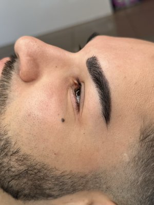Mens Brows $600 - Microblading – $600
Manual hair strokes for a natural look. Best for normal/dry skin, not ideal for oily.