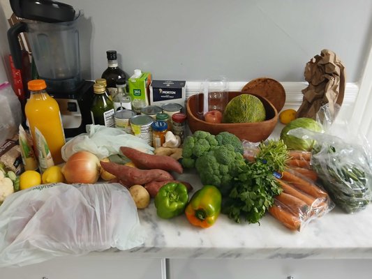 Meal Prep - Freshly bought organic produce turned into daily meals, right in our customers kitchen! Meal Prep - Freshly bought organic produce turned into daily meals, right in our customers kitchen!