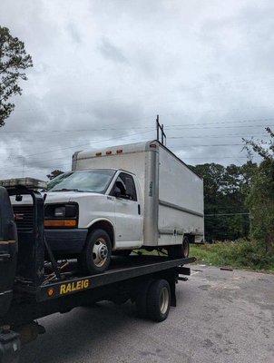 Commercial Towing - Box trucks up to 14ft, Sprinter Vans, Business Vans and more!
Available 24/7 Commercial Towing - Box trucks up to 14ft, Sprinter Vans, Business Vans and more!
Available 24/7