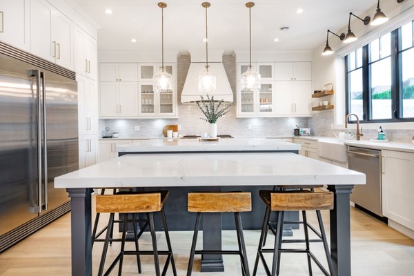 KITCHEN REMODEL SARATOGA - This remodel was done on an 1970 outdate kitchen. Luxury home kitchen with bright and clean finishings. KITCHEN REMODEL SARATOGA - This remodel was done on an 1970 outdate kitchen. Luxury home kitchen with bright and clean finishings.