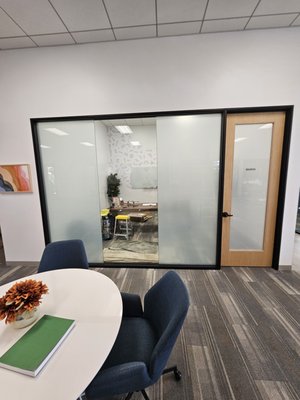 Frosted glass - Installed privacy film DS MATTE on this office room