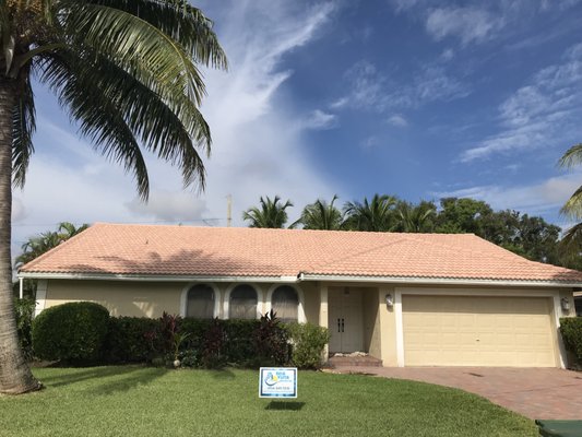 Roof Tile Pressure Washing - Weston Florida - Exterior Painting Project of a beautiful single family house in Weston, Florida. Roof Tile Pressure Washing - Weston Florida - Exterior Painting Project of a beautiful single family house in Weston, Florida.