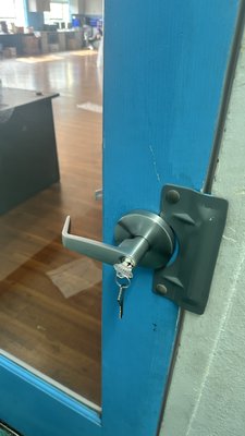 Replacing a door lock - The client had a broken lock, we found a similar one, bought a new lock from the store, delivered it and installed it