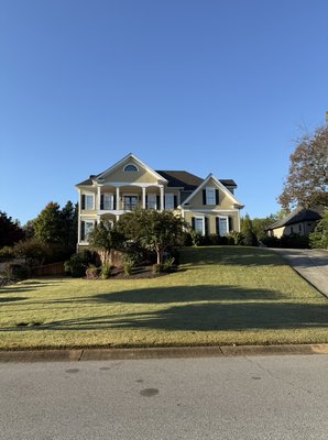 Roof Replacement - This new roof was installed with a beautiful Weathered Wood architectural shingles. Call us today for your next roof project! No job too big or small, we fix’em all!