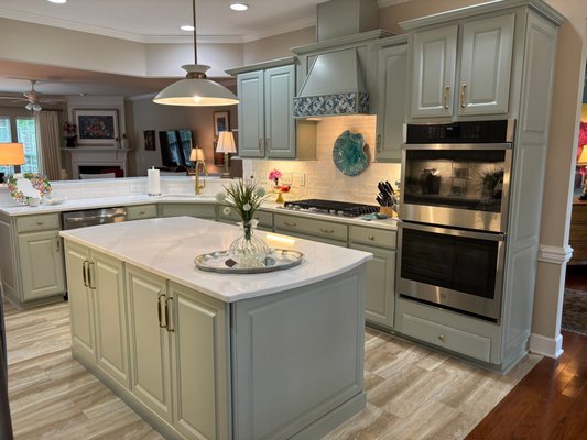 Light & Luxe Kitchen Makeover - This kitchen went from dark and dated to light, elegant, and completely refreshed — without replacing the cabinets!
Our team at Bull Restoration transformed these solid cherry cabinets with a custom-painted finish, giving the entire space a softer, more modern feel. We also added updated hardware and a detailed range hood accent, tying everything together for a timeless, high-end look.
The result? The same great layout, now with a fresh designer touch — proving that paint and craftsmanship can completely reimagine your kitchen without a full remodel. Light & Luxe Kitchen Makeover - This kitchen went from dark and dated to light, elegant, and completely refreshed — without replacing the cabinets!
Our team at Bull Restoration transformed these solid cherry cabinets with a custom-painted finish, giving the entire space a softer, more modern feel. We also added updated hardware and a detailed range hood accent, tying everything together for a timeless, high-end look.
The result? The same great layout, now with a fresh designer touch — proving that paint and craftsmanship can completely reimagine your kitchen without a full remodel.