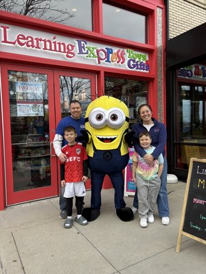 Super fun Minion visit - Super fun visit from our favorite minion Super fun Minion visit - Super fun visit from our favorite minion