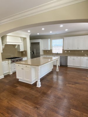 Kitchen cabinet (New look) - This kitchen cabinet was a dark oak wood and our team has turned it into something brighter and newer.