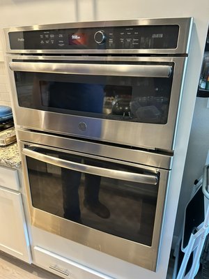Repair microwave/oven - When I turned on the microwave there was a burning smell. the client urgently called our service. During disassembly, a faulty thermostat was discovered. After replacing it with the original thermostat and checking it (we check with an electronic thermometer how the part heats up during operation), the client was very pleased, since Christmas is in a few days. Repair microwave/oven - When I turned on the microwave there was a burning smell. the client urgently called our service. During disassembly, a faulty thermostat was discovered. After replacing it with the original thermostat and checking it (we check with an electronic thermometer how the part heats up during operation), the client was very pleased, since Christmas is in a few days.