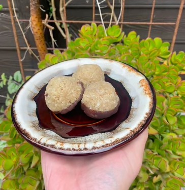 Gluten-free desserts and bread - This portfolio shows you delicious gluten free, refined-sugar free, and sometimes paleo desserts and breads. These can be added to your weekly meal plan or small event.