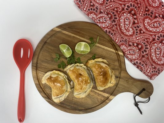Tapas Night !!!!! Try my delicious Hors d’oeuvres !  
Is the Best option for a nice Party !!!!! - For a stand-up party in an art gallery in Boca Raton, hors d’oeuvres are the ideal choice. They allow guests to mingle, enjoy the art, and savor gourmet bites without the need for seated dining.

Why Hors d’Oeuvres Work Best for a Stand-Up Event:
	•	Easy to Handle: Perfectly portioned for one or two bites, making them convenient for standing and moving around.
	•	Artistic Presentation: These small plates can be presented in a way that matches the gallery’s artistic vibe, adding sophistication to the event.
	•	Versatile Options: You can offer a mix of cold and warm options, like mini empanadas, ceviche spoons, or crostinis, to suit every palate.

Hors d’oeuvres keep the event lively and elegant, ensuring your guests have a seamless experience while exploring the gallery.