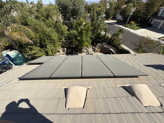 21 Solar Panels Cleaned In Santa Clarita - This cleaning was done on October 9th. It was a 2 story beautiful house in Santa Clarita. 21 Solar Panels Cleaned In Santa Clarita - This cleaning was done on October 9th. It was a 2 story beautiful house in Santa Clarita.