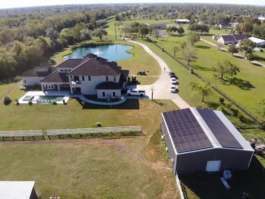 Estate Solar Power Installation - We're excited to share our latest project - a massive 63 panel solar installation for a local home builder in Pearland, Texas. This project is a testament to the growing trend of homebuilders integrating clean energy into their properties, offering sustainable and energy-efficient homes.

The system not only offsets a significant portion of electricity consumption but also adds long-term value to the property. With blackouts becoming more frequent and energy costs rising, this homeowner is now equipped with a reliable, green energy solution that will save them thousands over time.

If you're interested in making the switch to solar for your home or business, we're here to help every step of the way.