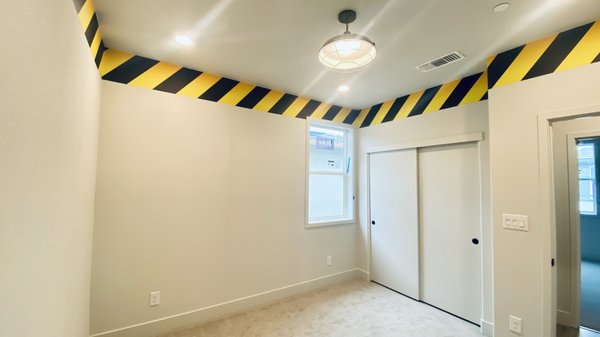 Wallpaper "caution line" boarder - Easy and fast work under the ceiling! Wallpaper "caution line" boarder - Easy and fast work under the ceiling!