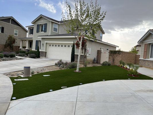 Project: Artificial Turf - in front of this house there is molch It does not look very good and we had to change it in exchange for artificial grass and that is how the project turned out thanks to the Client for his trust Project: Artificial Turf - in front of this house there is molch It does not look very good and we had to change it in exchange for artificial grass and that is how the project turned out thanks to the Client for his trust