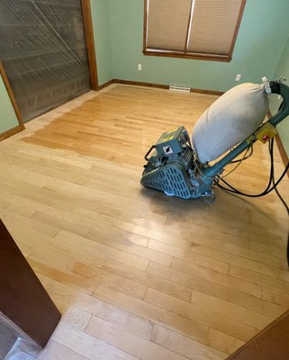 Maple sand and refinish - This homeowner wanted the scratches out of their floor.
They called us to have them sanded out.
As always, the homeowner was happy and so are we.