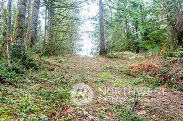 Browse Our Latest Land Listings Now! - A real estate agent with expertise in selling land is an invaluable resource for buyers and sellers alike. Whether you're looking to purchase a rural retreat or sell a parcel of land for development, I can guide you through the process and help you achieve your goals. I possess a deep understanding of local zoning and land-use regulations, as well as an ability to assess the unique qualities of each property, such as soil type, topography, and potential for future use. You will have a skilled negotiator who can help you get the best possible price for your land, and have a strong network of contacts to help you connect with buyers or sellers as needed.