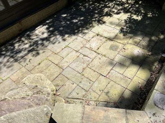 McLean Patio and Retaining wall - McLean Flagstone patio and retaining wall cleaning McLean Patio and Retaining wall - McLean Flagstone patio and retaining wall cleaning