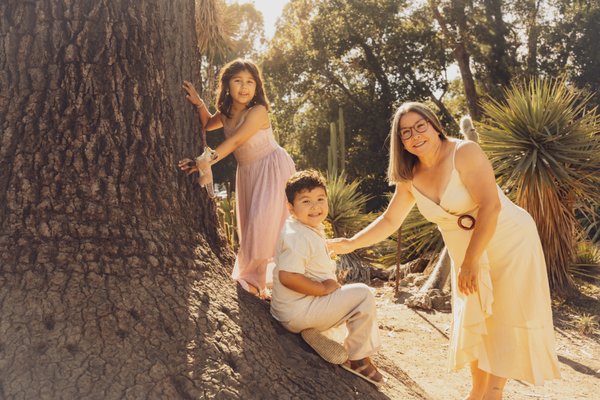 Family Photography Arizona Garden, Stanford, 2023 - Sun-soaked, chill, and full of love 🌵✨
This family session at the Arizona Garden on Stanford’s campus was all good vibes—natural laughs, real moments, and that clean desert-meets-campus aesthetic. Effortless, playful, and timeless in the best way.