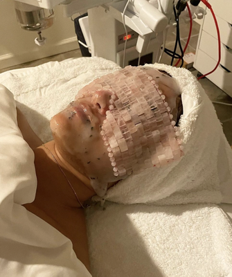 Aesthetics By Julie - ✨ ℋ𝓎𝒹𝓇𝑜𝒿𝑒𝓁𝓁𝓎 𝓂𝒶𝓈𝓀𝓈 provide multiple benefits
to your skin such as hydration, smoothing, moisturizing, cleansing, exfoliating, conditioning and toning skin, and reducing inflammation.