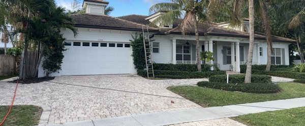 Driveway Pressure Washing - Brick, Stone, & Pavers Driveway Pressure Washing - Brick, Stone, & Pavers