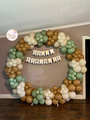 Circle Balloon Arch - Circle Balloon Arch can be customized to your liking , depending if you’re looking for something full or something within the middle (: Perfect for any occasion!