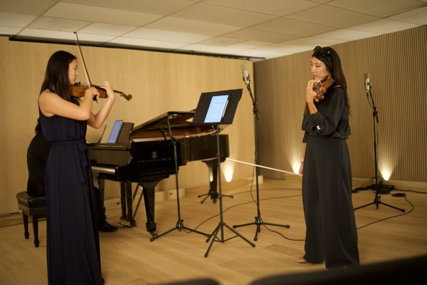 Violin Masterclass with Prof. Fabiola Kim - Hailed by The New York Times as “a brilliant soloist,” Fabiola Kim has performed with major orchestras around the world and has collaborated with renowned conductors including Alan Gilbert, Esa-Pekka Salonen, Gilbert Varga, Jane Glover, and Nicholas McGegan. Her acclaimed album 1939, recorded with the Munich Symphony, has received international recognition from leading classical music publications including BBC Music Magazine, The Strad, Gramophone, and American Record Guide.
Students will have the opportunity to perform and receive individualized coaching in a professional, supportive masterclass setting. The class will focus on violin technique, tone production, musical interpretation, phrasing, performance preparation, and artistic communication. Violin Masterclass with Prof. Fabiola Kim - Hailed by The New York Times as “a brilliant soloist,” Fabiola Kim has performed with major orchestras around the world and has collaborated with renowned conductors including Alan Gilbert, Esa-Pekka Salonen, Gilbert Varga, Jane Glover, and Nicholas McGegan. Her acclaimed album 1939, recorded with the Munich Symphony, has received international recognition from leading classical music publications including BBC Music Magazine, The Strad, Gramophone, and American Record Guide.
Students will have the opportunity to perform and receive individualized coaching in a professional, supportive masterclass setting. The class will focus on violin technique, tone production, musical interpretation, phrasing, performance preparation, and artistic communication.