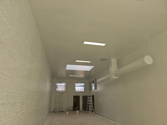 Customer requested new fresh paint for walls and ceiling - Complete paint job for ceiling and walls Customer requested new fresh paint for walls and ceiling - Complete paint job for ceiling and walls