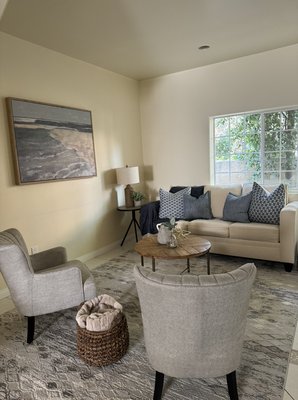 Glendale Condo - This condo was fun to stage. We used lighter colors to bring more natural light into the space.