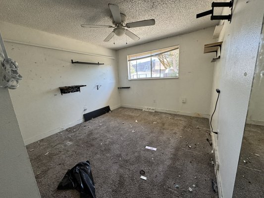 🖤 House Cleanout & Junk Removal - This job included removing unwanted furniture, a mattress and box spring, household items, trash, and miscellaneous debris throughout the home. We also picked up smaller pieces of trash and debris, helping leave the space cleaner, clearer, and ready for its next chapter.