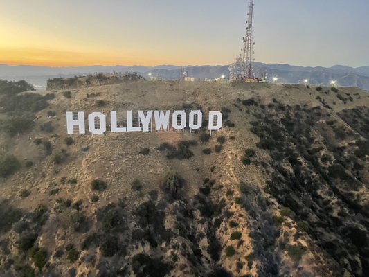 Hollywood & Downtown LA Tour - How about a helicopter tour to celebrate a special day—birthdays, anniversaries, proposals, Valentine’s Day, graduations, and more?
When visiting Los Angeles, be sure to enjoy the view from a helicopter. It will be a flight you’ll never forget.