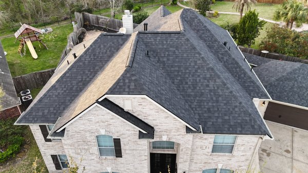 Full Roof Replacement with Architectural Shingles – Precision & Curb Appeal - This complete roof replacement project showcases our commitment to quality, safety, and aesthetic excellence. From removing the old roofing materials to installing premium architectural shingles, every detail was handled with care.Our team used high-performance synthetic underlayment for added protection, ensuring the new roof is built to last.
The final result not only enhances the home's curb appeal but also provides long-term durability and weather resistance. This project is a great example of how we blend craftsmanship with materials that stand the test of time. Full Roof Replacement with Architectural Shingles – Precision & Curb Appeal - This complete roof replacement project showcases our commitment to quality, safety, and aesthetic excellence. From removing the old roofing materials to installing premium architectural shingles, every detail was handled with care.Our team used high-performance synthetic underlayment for added protection, ensuring the new roof is built to last.
The final result not only enhances the home's curb appeal but also provides long-term durability and weather resistance. This project is a great example of how we blend craftsmanship with materials that stand the test of time.