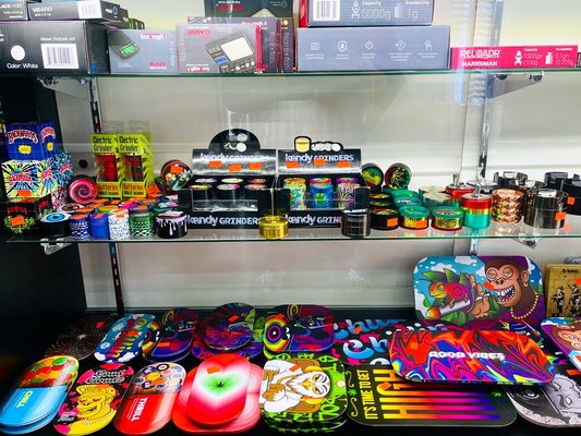 Wide range of accessories - Wide range of accessories including designer trays, crushers, weighing scales, colorful safety knifes and sunglasses Wide range of accessories - Wide range of accessories including designer trays, crushers, weighing scales, colorful safety knifes and sunglasses
