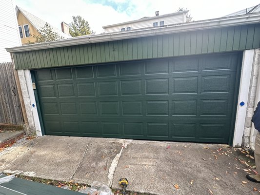 Panel replaced
16/6,6 - In this project, we replaced the garage door with an identical one after the customer had an accident. We installed all new panels, matching the exact design and specifications of the original door to restore it to its previous condition. Panel replaced
16/6,6 - In this project, we replaced the garage door with an identical one after the customer had an accident. We installed all new panels, matching the exact design and specifications of the original door to restore it to its previous condition.