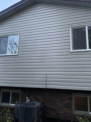 Algae on house siding - This was a small house with algae all over the siding, as well as helped clean up some of the weeds in the patio. Algae on house siding - This was a small house with algae all over the siding, as well as helped clean up some of the weeds in the patio.