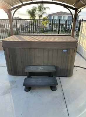 JACUZZI MOVING - AFD Movers effectively completed the relocation of a jacuzzi weighing 500 pounds, despite facing certain difficulties due to space constraints. However, they skillfully overcame these challenges and accomplished the project with great success.
They meticulously maneuvered the jacuzzi through the narrow sidewalk at the new location and expertly lifted it over the sturdy metallic fence at the old place. JACUZZI MOVING - AFD Movers effectively completed the relocation of a jacuzzi weighing 500 pounds, despite facing certain difficulties due to space constraints. However, they skillfully overcame these challenges and accomplished the project with great success.
They meticulously maneuvered the jacuzzi through the narrow sidewalk at the new location and expertly lifted it over the sturdy metallic fence at the old place.