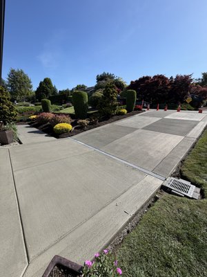 Driveway Repour - This repour was done in Medina by a homeowner looking to get his old driveway replaced with a new driveway, with a new design and a new strip drain. Driveway Repour - This repour was done in Medina by a homeowner looking to get his old driveway replaced with a new driveway, with a new design and a new strip drain.