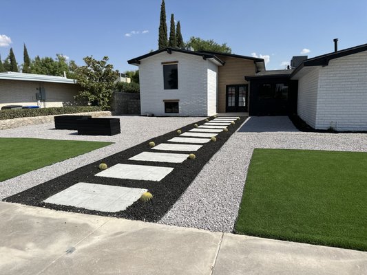 Modern Home Front Lawn - Our premium artificial grass brings a lush, evergreen touch to your landscape, ensuring a stunning view all year round without the hassle of regular lawn maintenance. Perfect for busy homeowners!