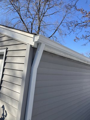 25’ gutter run with complementary standard tip-up 
Lifetime warranty￼ - The home owner called yesterday and got what they wanted today!!