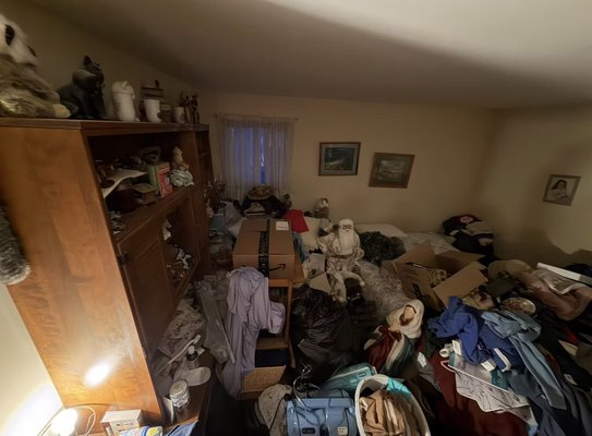 Home Clean Out - This client told us that their bedroom were inaccessible for years do to cluster and debris. We came in and helped them reclaim their space in just one day! Home Clean Out - This client told us that their bedroom were inaccessible for years do to cluster and debris. We came in and helped them reclaim their space in just one day!