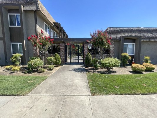 Properties in Fresno and clovis area - Maximize rental income, minimize vacancies, and enjoy stress-free ownership.
We’ve helped manage homes throughout Fresno and Clovis CA.
100% Customer Satisfaction Guaranteed