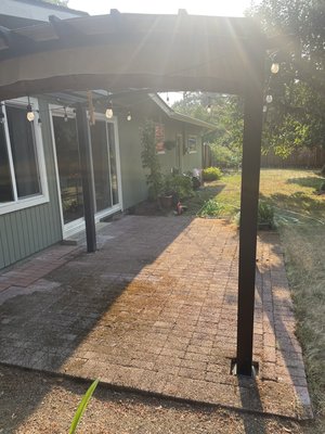 Pressure washing back patio - Pressure washing back patio