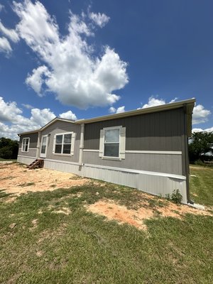 “Beautiful gutters for your mobile home” 🏡 - On this occasion, we installed 5-inch gutters for this mobile home. When it rained, it washed away all the soil where it sits. A lot of rainwater also accumulated where the septic tank was. With the gutters, we gave it a better direction so the water running down the mobile home could go elsewhere, avoiding the big problem they had before. “Beautiful gutters for your mobile home” 🏡 - On this occasion, we installed 5-inch gutters for this mobile home. When it rained, it washed away all the soil where it sits. A lot of rainwater also accumulated where the septic tank was. With the gutters, we gave it a better direction so the water running down the mobile home could go elsewhere, avoiding the big problem they had before.