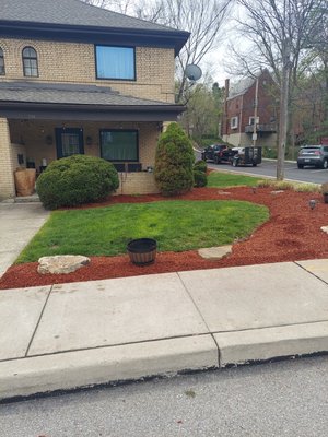 Fall cleanup, edge, mulch - This was a cleanup, edge, and mulch for a rental property. Fall cleanup, edge, mulch - This was a cleanup, edge, and mulch for a rental property.