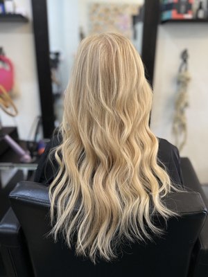 Extension One Tape Row Install - This client has been coming to us for a few appointments.
We finally got her color blended into her extensions! Now she is a seamless babe 😍
One row of tape in weft takes about 5/10 minutes to apply, getting you instant density! Extension One Tape Row Install - This client has been coming to us for a few appointments.
We finally got her color blended into her extensions! Now she is a seamless babe 😍
One row of tape in weft takes about 5/10 minutes to apply, getting you instant density!