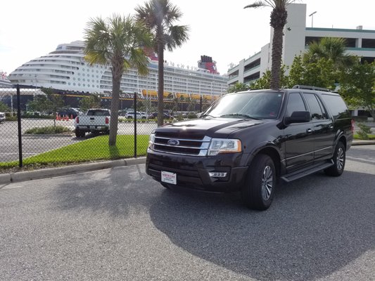 Transportation in Orlando by SERVICLASS - SERVICLASS EXECUTIVE TRANSPORTATION have a fleet of SUV’s and Luxury Van of late models fully equipped with black leather interiors, air condition, phone charges, some with Wi Fi, smoke free and more.
Our chauffeurs and fleet of cars are fully insured and authorized to operate in the City of Orlando, all the airports and Port Canaveral.
We provide professional transportation service:
•	24 hours a day, 7 days a week
•	Fleet of Luxury SUV’s of late models
•	Meet and Greet service
•	Point to point driving
•	Child seats and boosters free of charge
•	Hablamos Espanol
We guarantee comfort, safety, and satisfaction in every service that we provide
 
We take all the responsibility in providing to all our customers the best services available with security, conform, honesty and fear prices

Our chauffeurs are professionals, well-educated and well fit. They go through a full back ground check and free drug test.